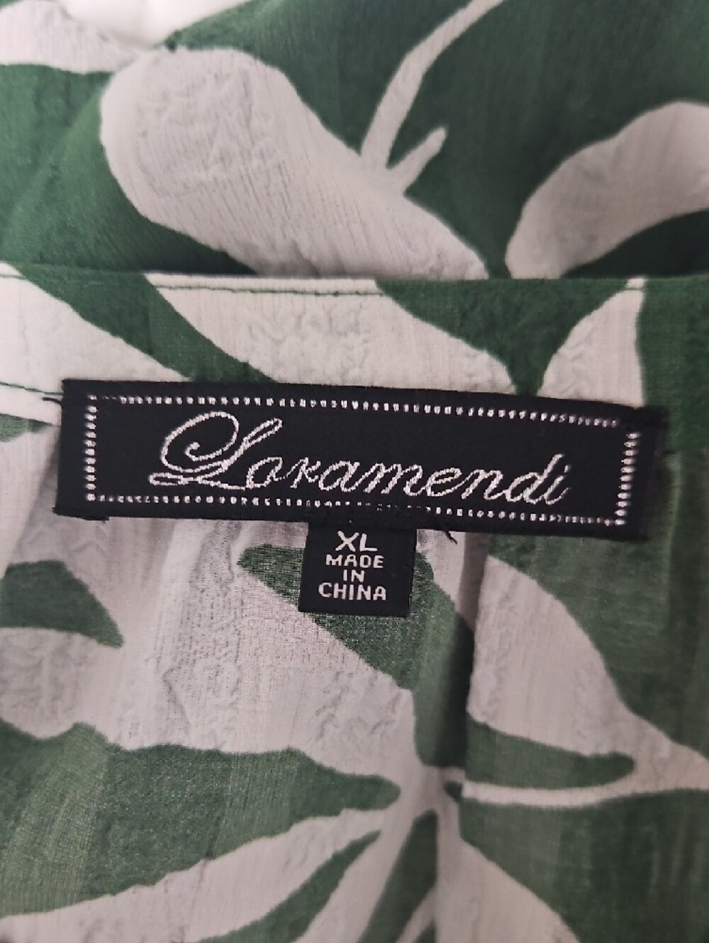 Women’s Dark Green Botanical Print Button-Down Shirt - Relaxed Collar - Picture 7 of 8